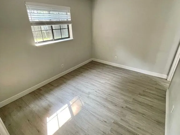 2313 Centennial Ct E — Photo 6