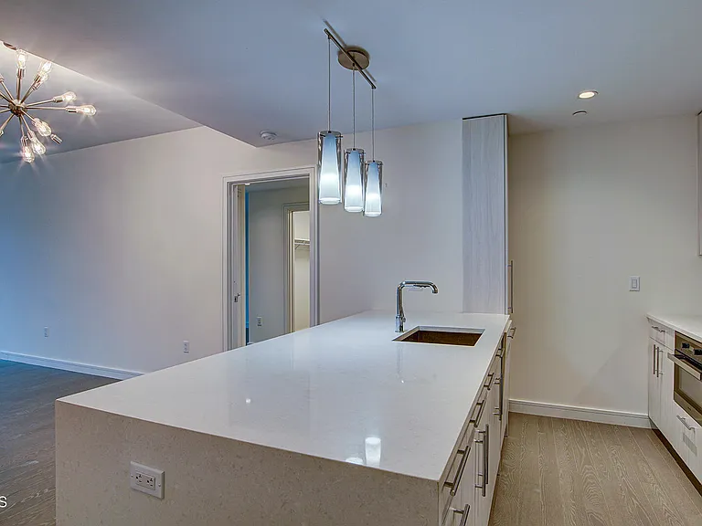 15 Morris Ave #507 — Photo 4