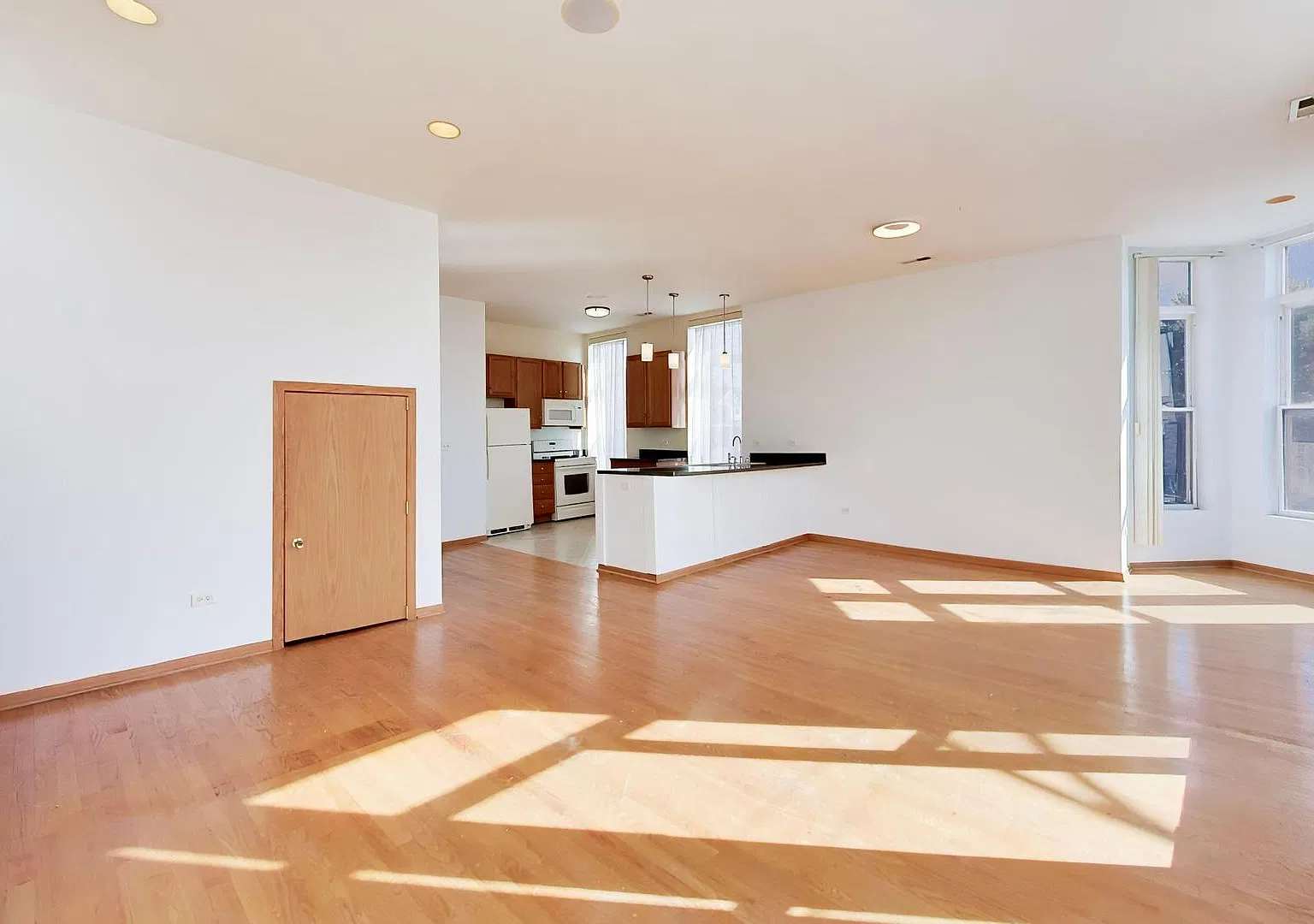 2 bed, 1257 sqft, $2,550 — Photo 4