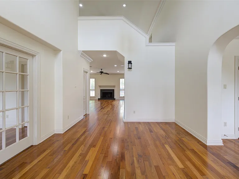 1502 Ashbury Park Ln — Photo 10