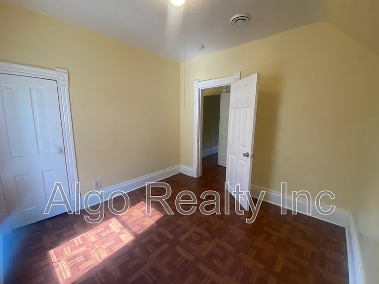 2117 Ilion Ave N — Photo 5