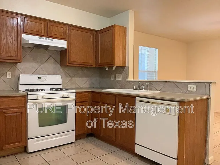 403 Hedgewood Dr #B — Photo 10