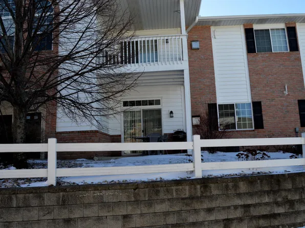 W241N2533 E Parkway Meadow Cir, Pewaukee, WI 53072
