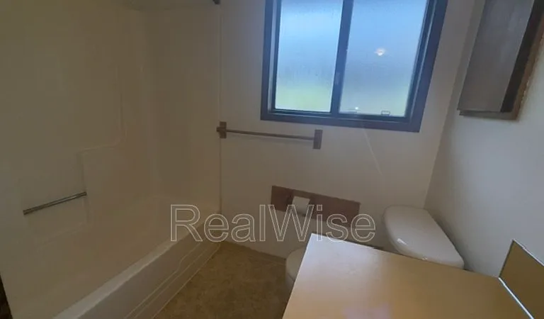 1132 NE Barager Ave — Photo 16