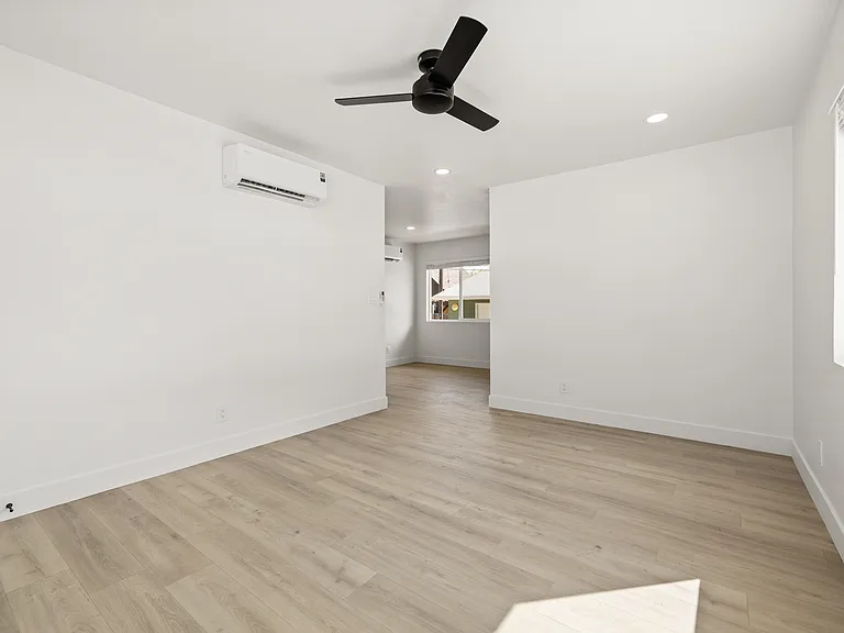 3205 W Anderson St — Photo 5