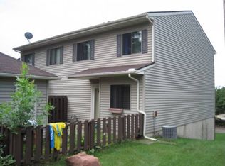 227 Bridlewood Dr, Saint Paul, MN 55119