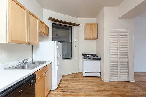 703 W Willow St #1A Photo 1
