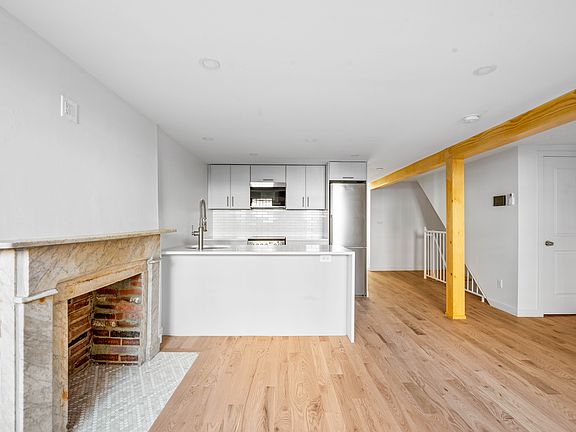 5th image of 132 Carroll St #1