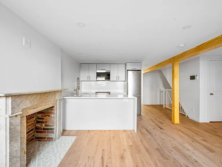 132 Carroll St #1 — Photo 5