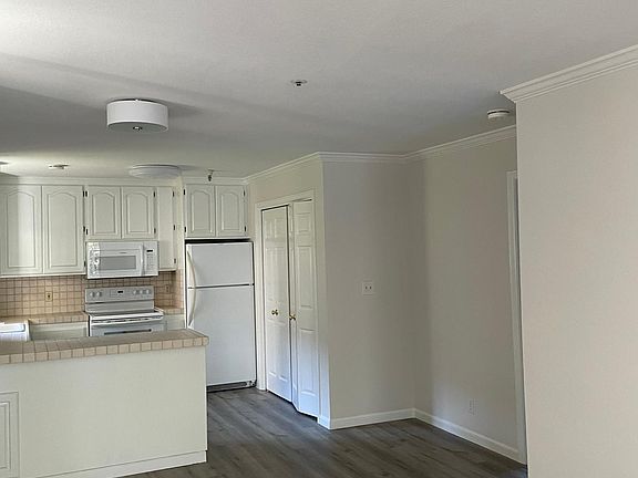 5th image of 1228 University Dr
