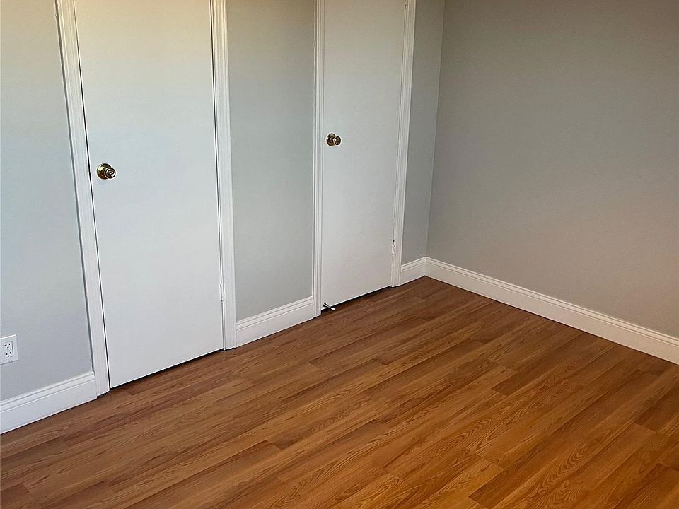 1st image of 230 Westbury Ave