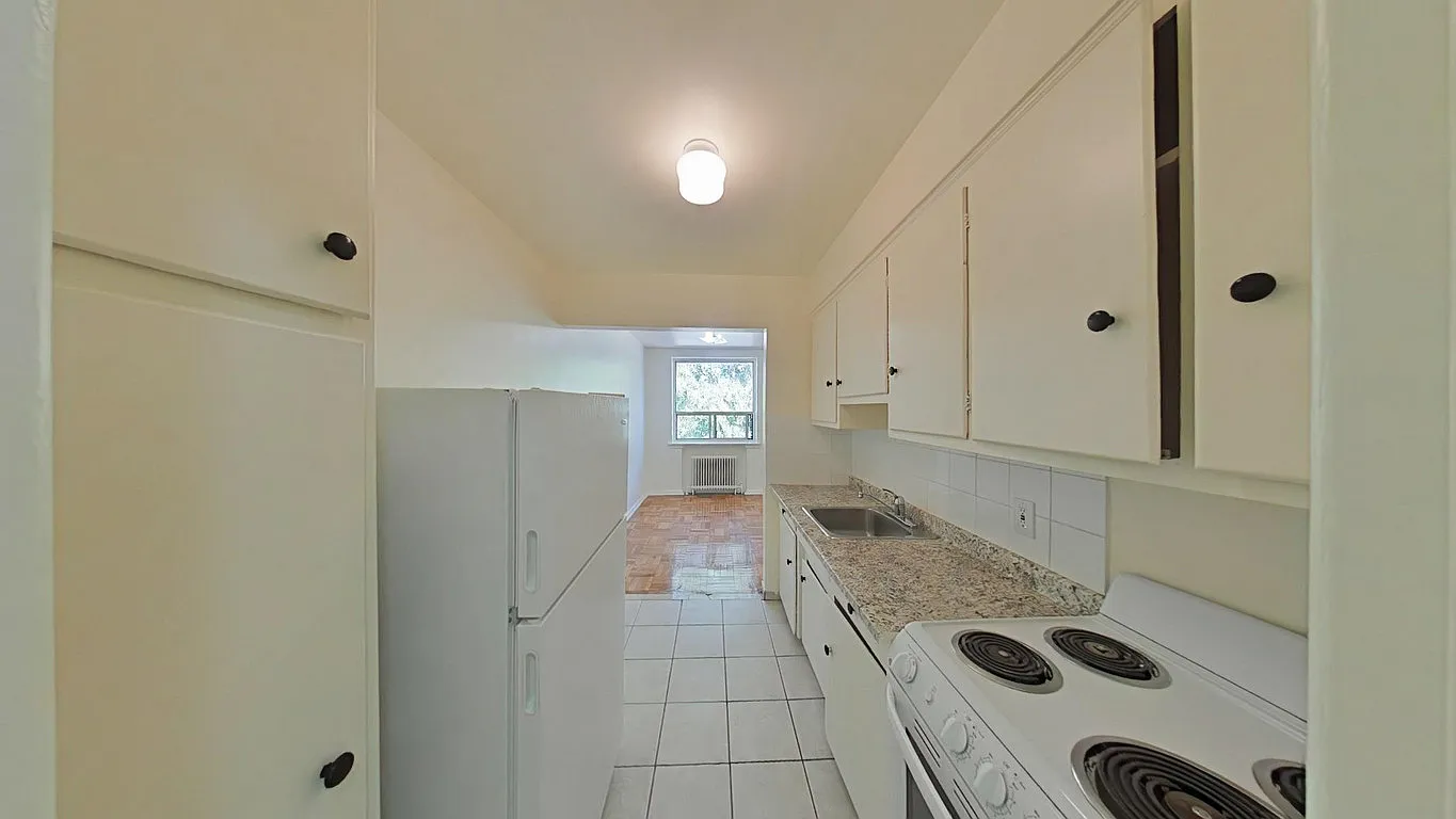 15891607 Victoria Park Ave — Photo 1