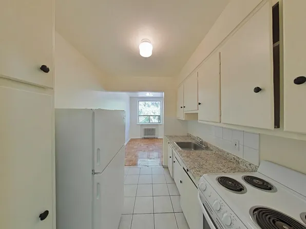 15891607 Victoria Park Ave