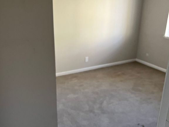 5th image of 89 Fountainhead Ct