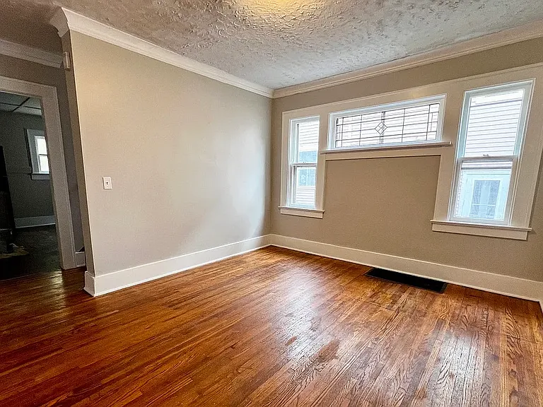 887 Woodbine Ave — Photo 10