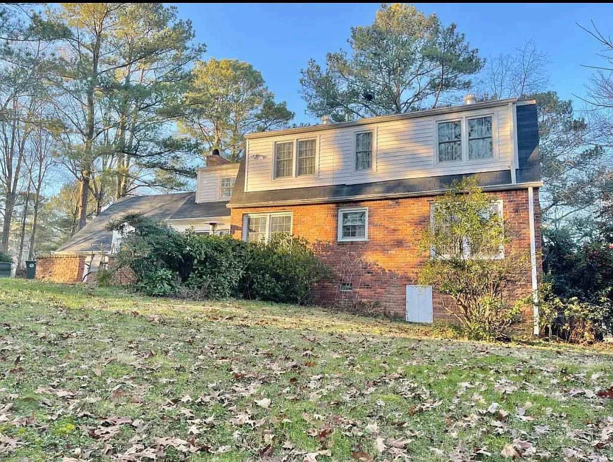 4 bed, 2096 sqft, $2,400 — Photo 2