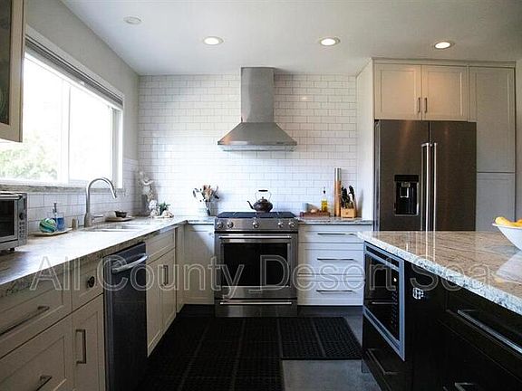 5th image of 8121 Foxhall Dr