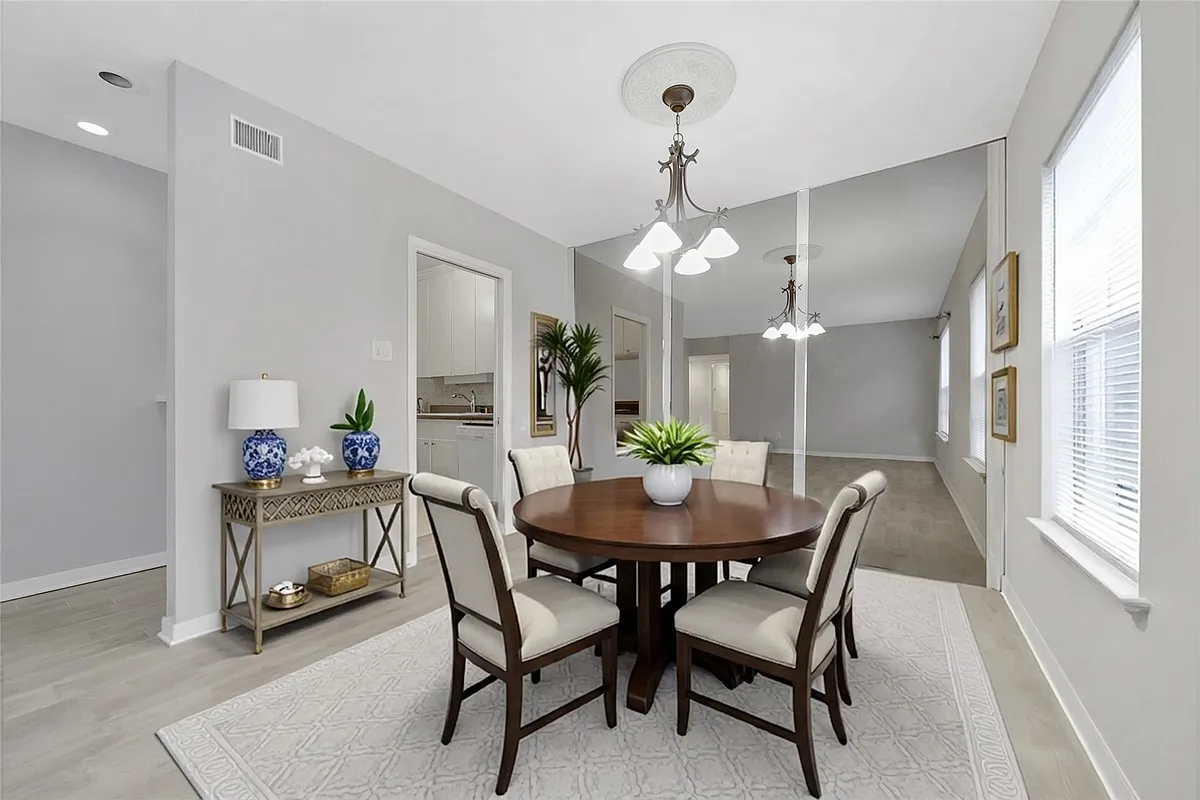 Building Photo - 2822 Briarhurst Dr #45