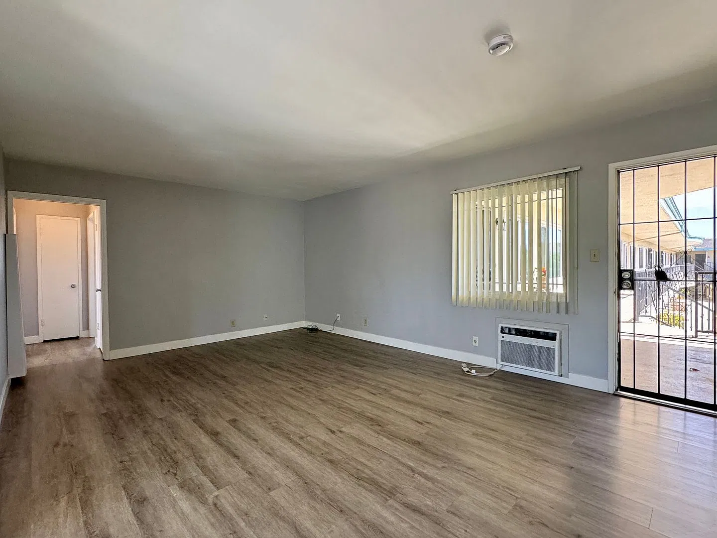 110 W. Renette Ave. — Photo 3