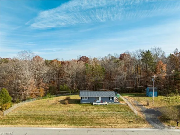 3560 Dodgetown Rd, Walnut Cove, NC 27052