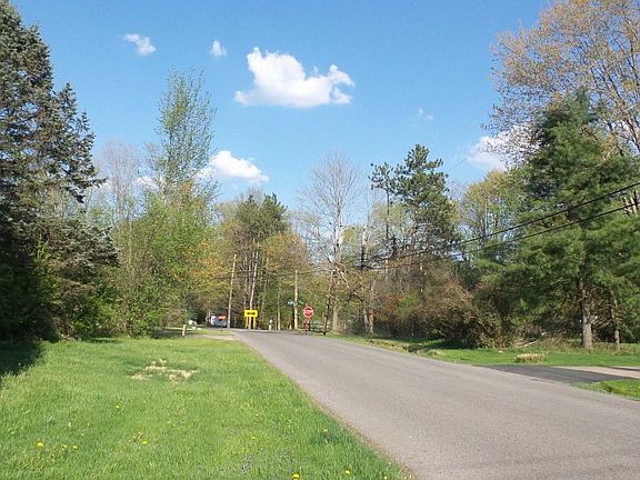 4th image of 630 Murray Hill Dr