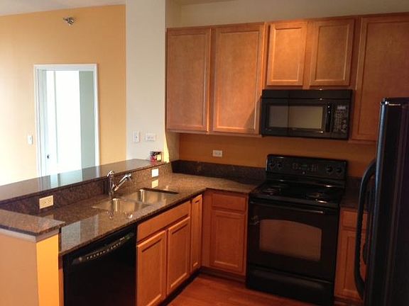 4th image of 1841 S Calumet Ave #Gu32