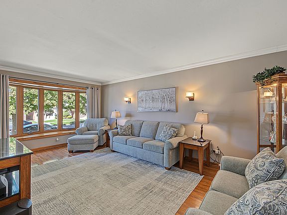 4th image of 11629 S Avenue J