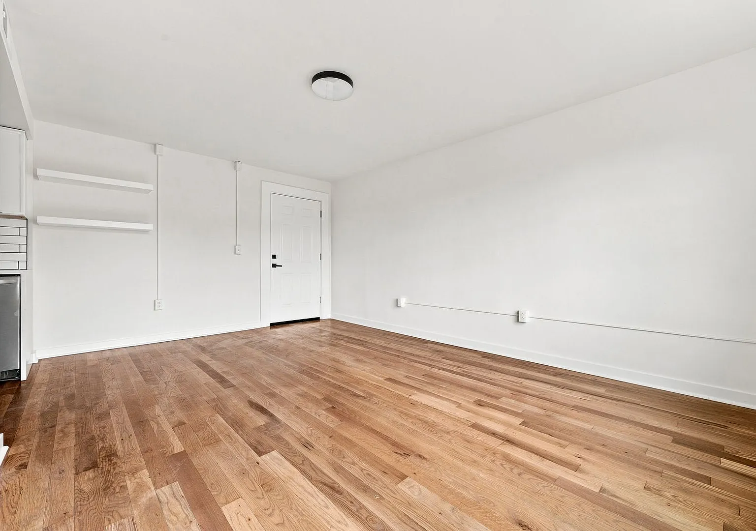 Fully Renovated 2BR in Shadyside - 2 Blocks to Walnut Street — Photo 3