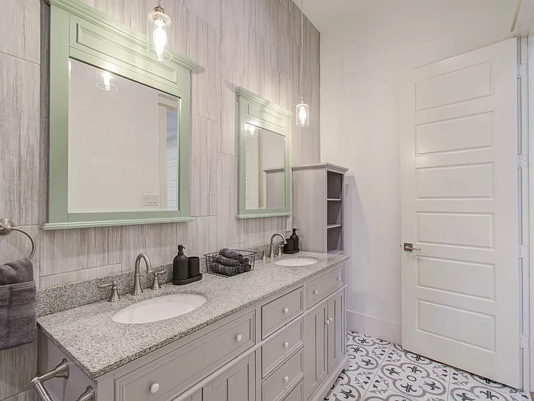 410 James St — Photo 20