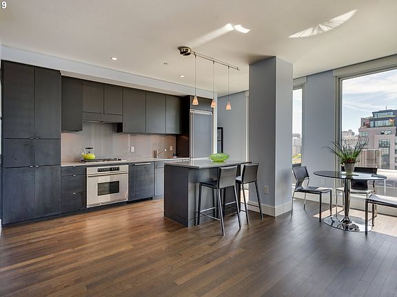 2nd image of 937 NW Glisan St Unit 1335