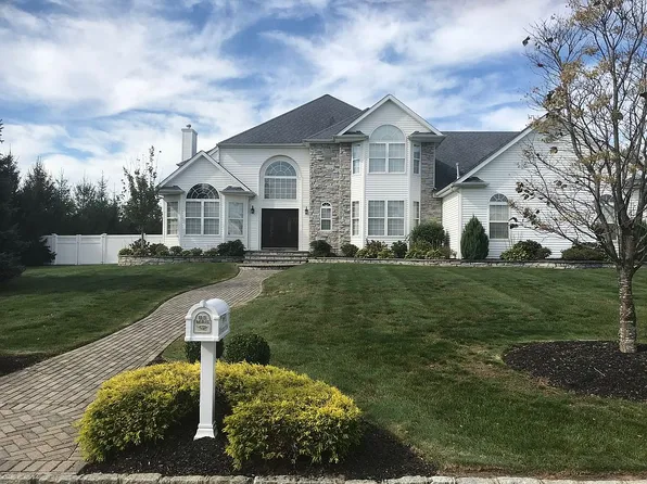 20 Sycamore St, Miller Place, NY 11764