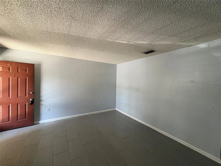 411 Garden Dr #1 — Photo 3
