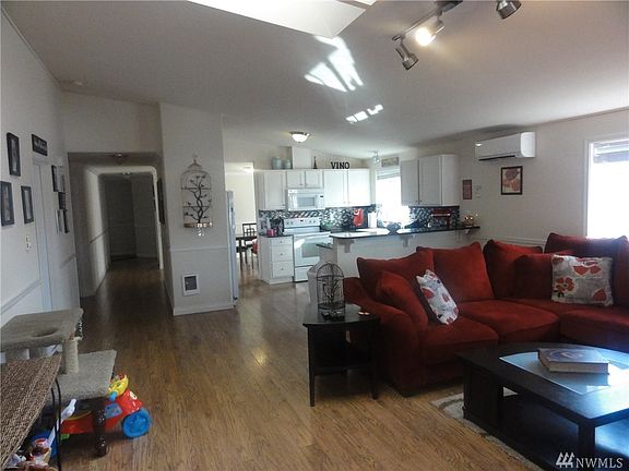 2nd image of 416 E Eagle St