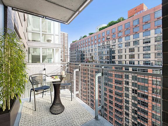 5th image of 225 E 34th St APT 4G