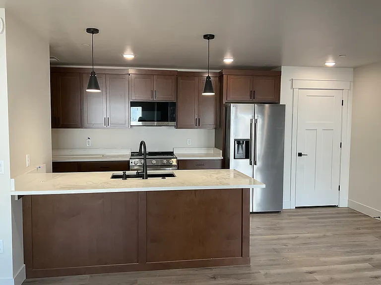 796 E Sunnyside Rd #101 — Photo 5