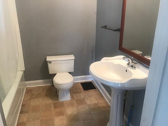4th image of 915 S 7th St