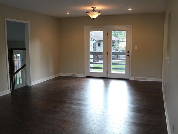 5th image of 415 White Cypress Dr
