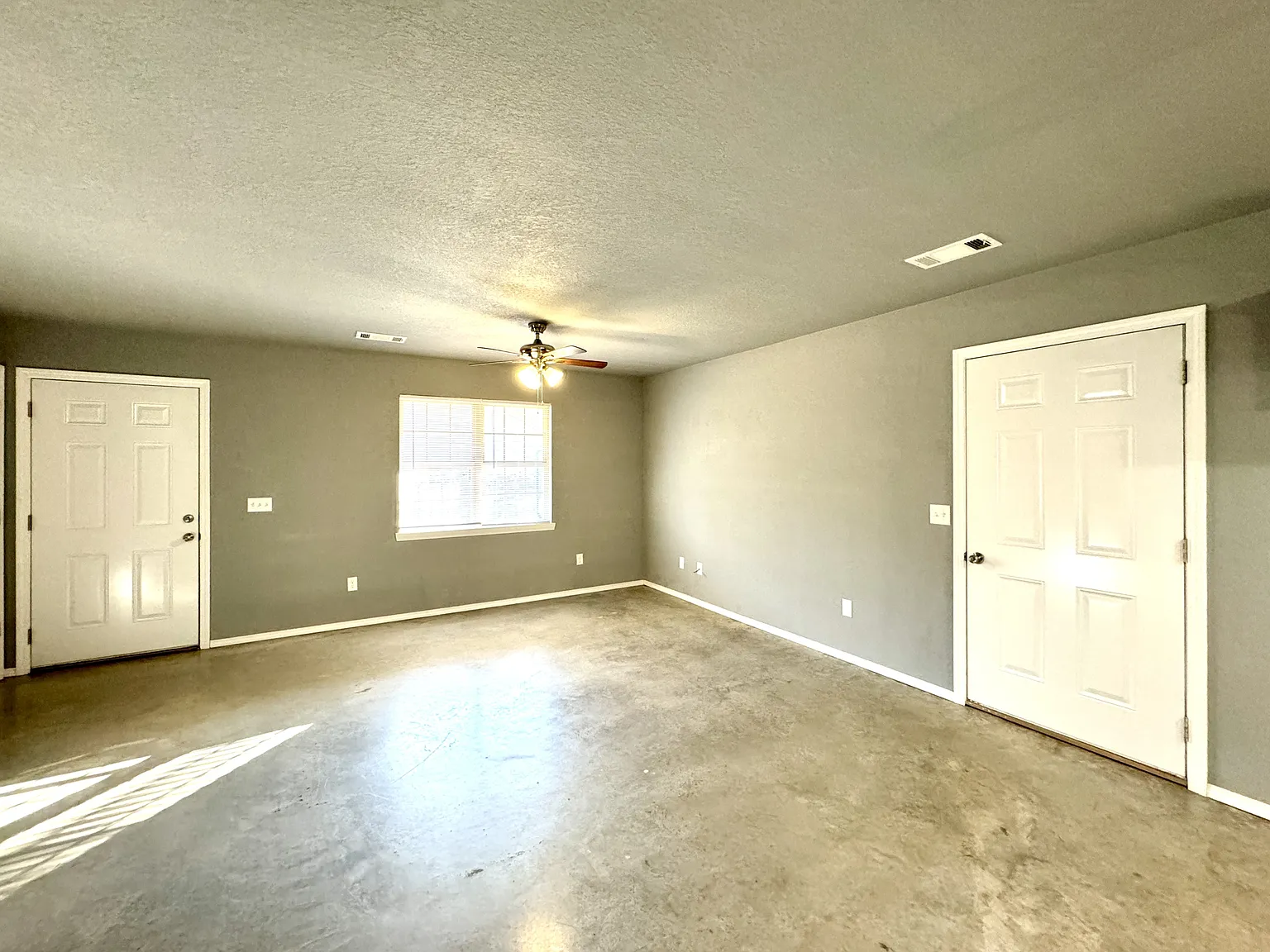 102 Graceanne - 1 — Photo 3