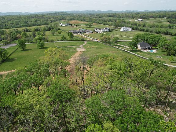 4th image of 2080 Wilson Pike