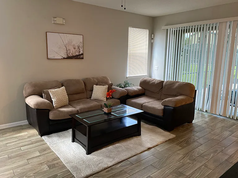 1737 Royal Ridge Dr — Photo 2