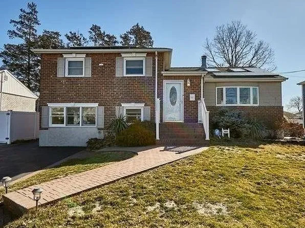 409 Charles Avenue, Massapequa Park, NY 11762