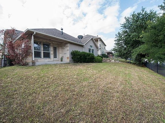 3rd image of 32 Stone Terrace Dr