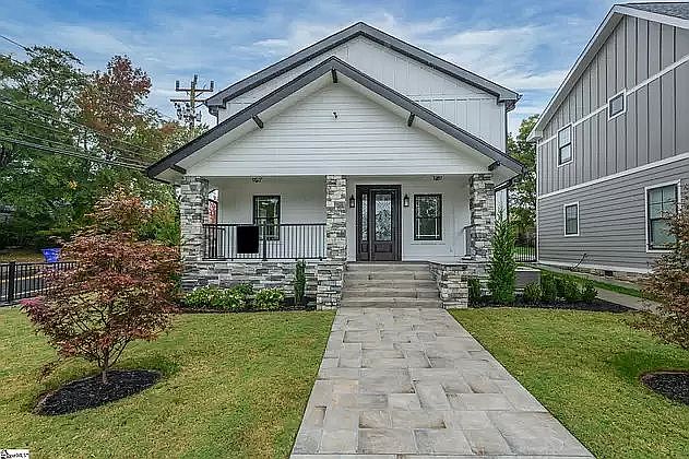 1st image of 214 Augusta Dr