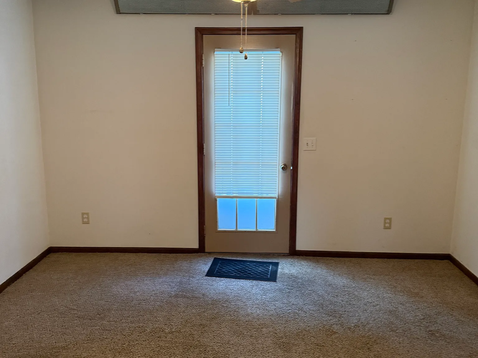 3 bed, 1.5 bath, $1,550 — Photo 4