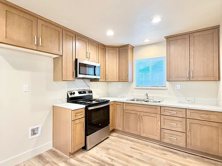 231 S Veach Ave — Photo 2
