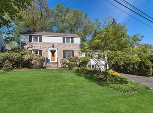 16 Berkeley Ln, Scarsdale, NY 10583