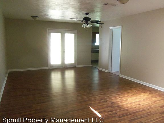 2nd image of 128 Helen Cir #B