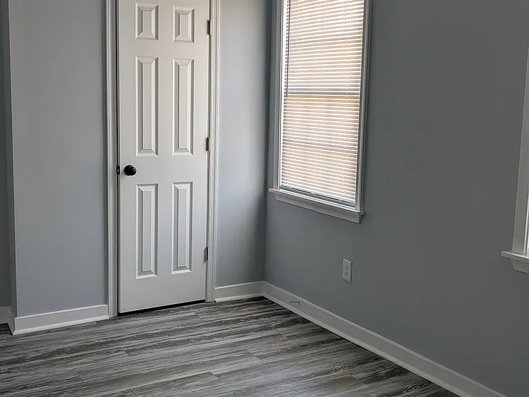 1613 Monteiro Ave — Photo 19
