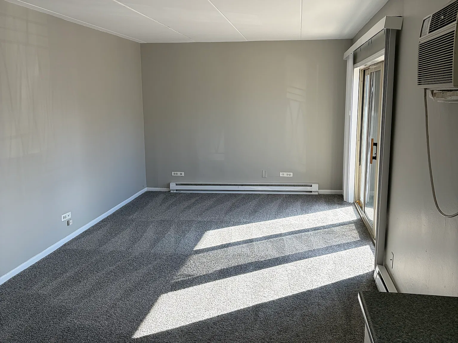 2 bed, 1.5 bath, 950 sqft, $1,400 — Photo 3