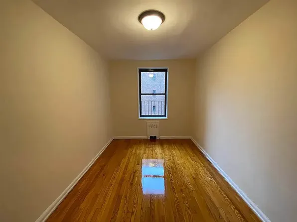 140-18 Burden Crescent image 7 of 8